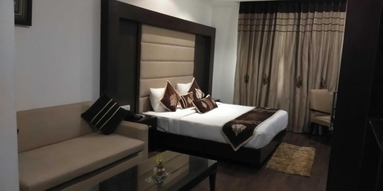 Pitrashish Pride Igi Intl Airport 3*
