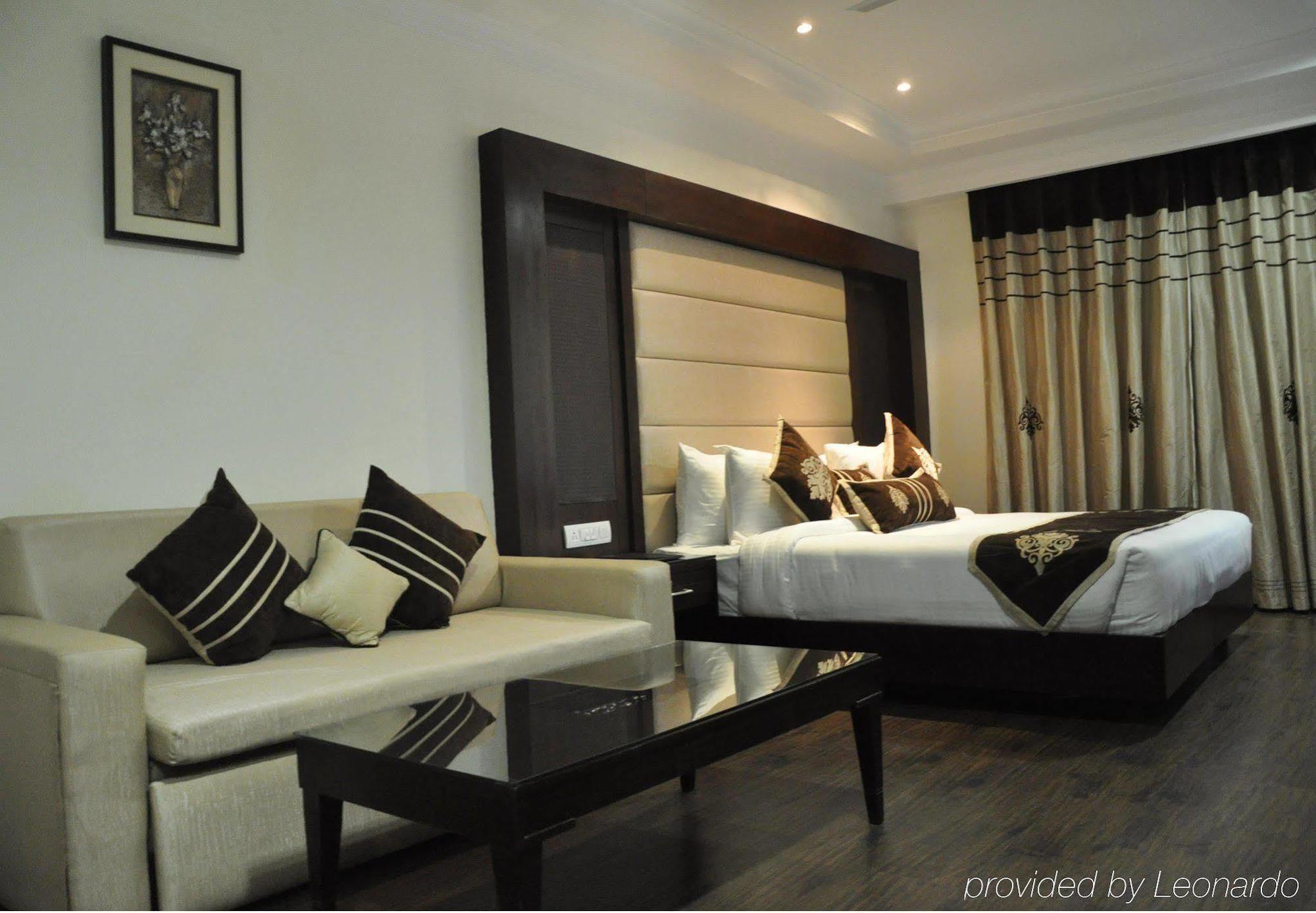 Pitrashish Pride Igi Intl Airport 3*