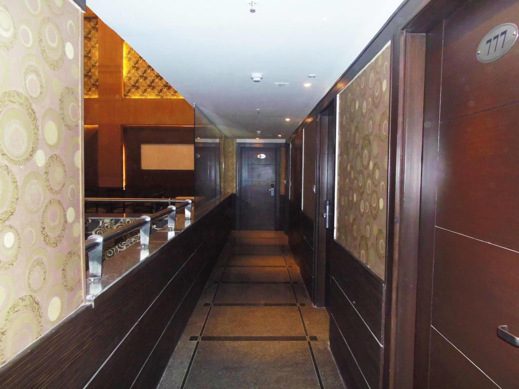Pitrashish Pride Igi Intl Airport 3*